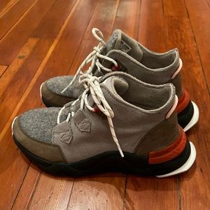 Sorel Kinetic Rnegd Caribou boots-like new!